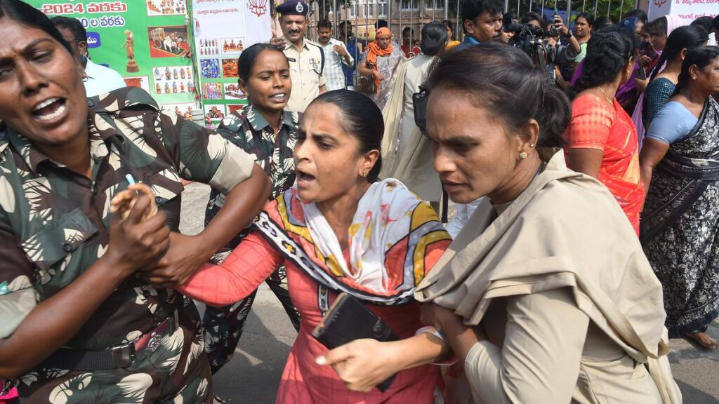 Anganwadi workers to intensify stir, if Andhra Pradesh government fails to meet their demands by Sankranthi