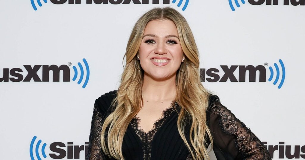 Channel Kelly Clarkson's Off-White Sweater for $18