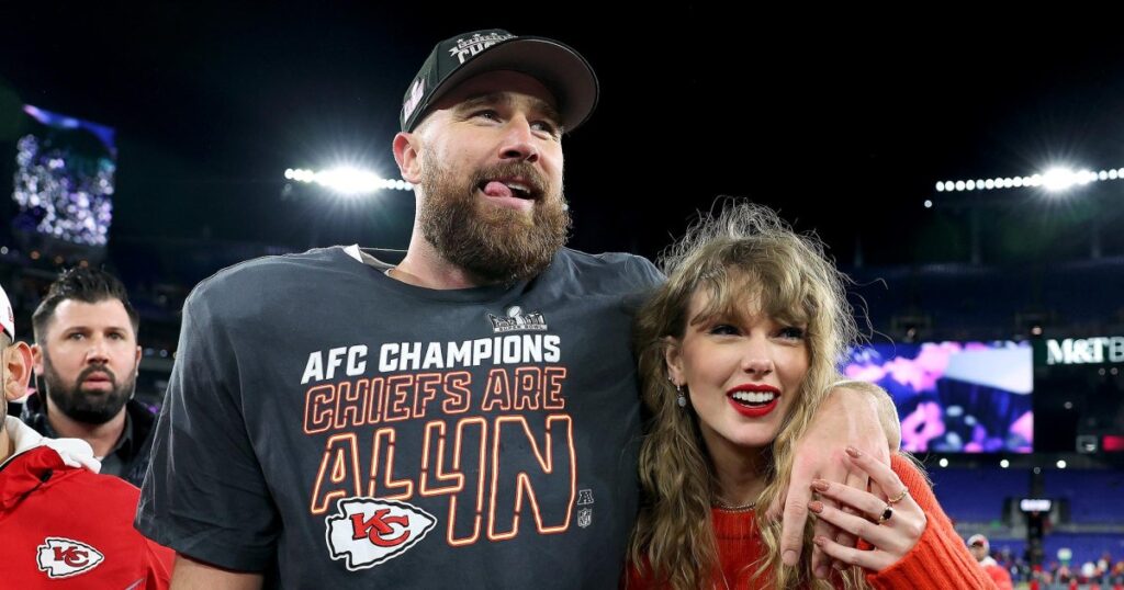 Taylor Swift Celebrates With Travis Kelce's Family After Chiefs Win