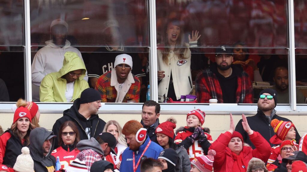 Taylor Swift Supports Travis Kelce at Kansas City Chiefs vs. Cincinnati Bengals Game