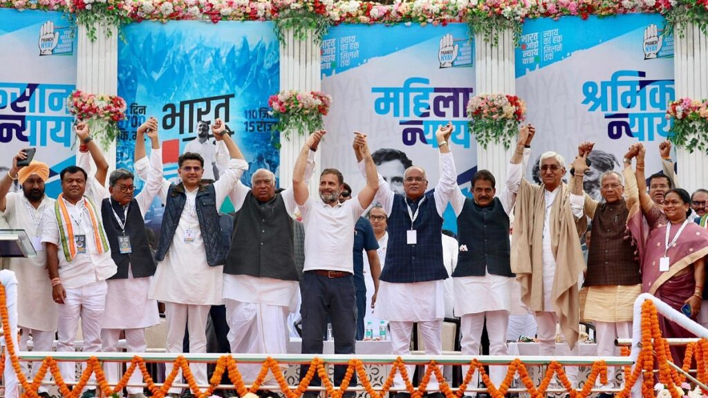 Mallikarjun Kharge and Rahul Gandhi at a rally in Ambikapur, Chhattisgarh