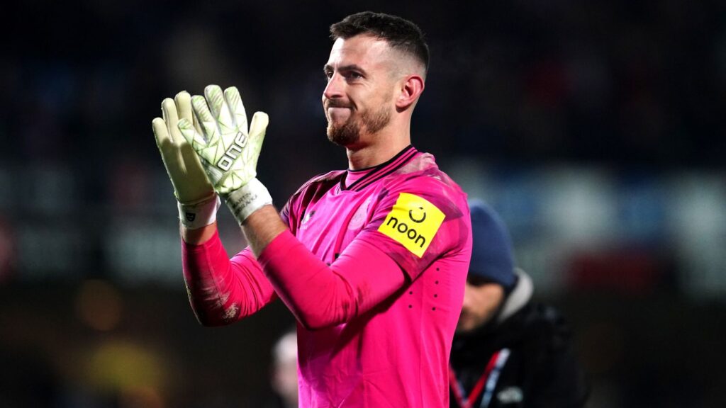 Martin Dubravka celebrates the shootout win