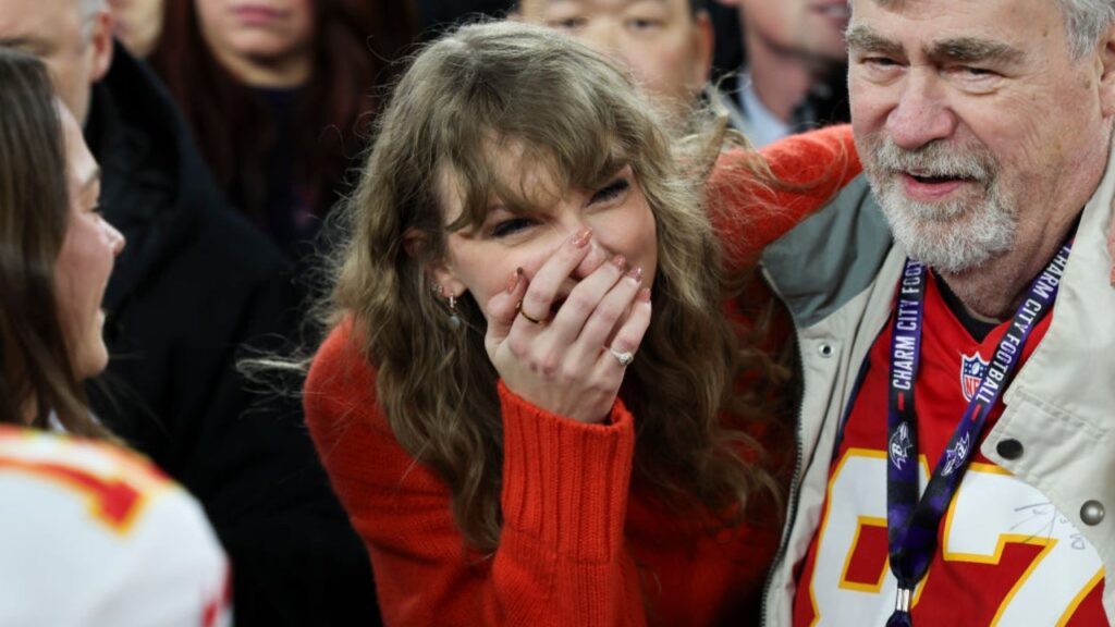 Fake Limo Driver's 'Taylor Swift' Pickup Sign at Las Vegas Airport Causes Hilarious Scene