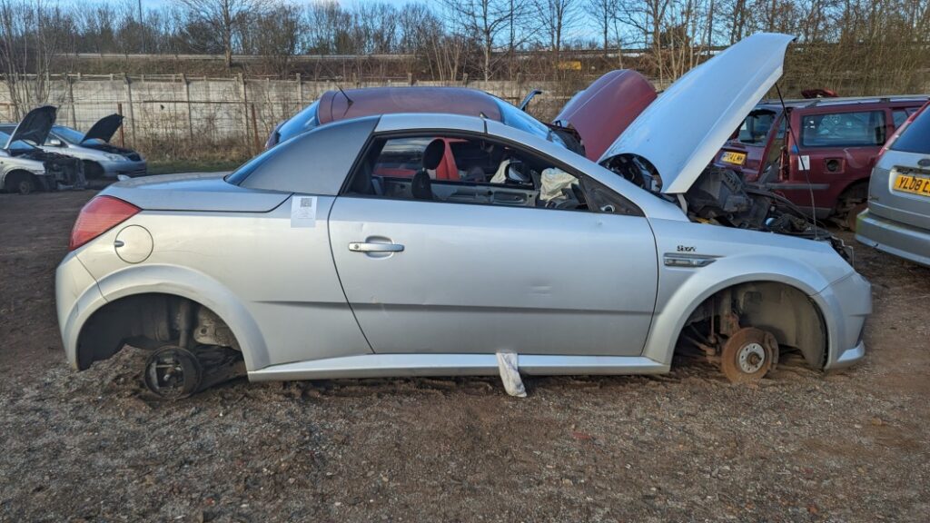 Junkyard Gem: 2005 Vauxhall Tigra TwinTop