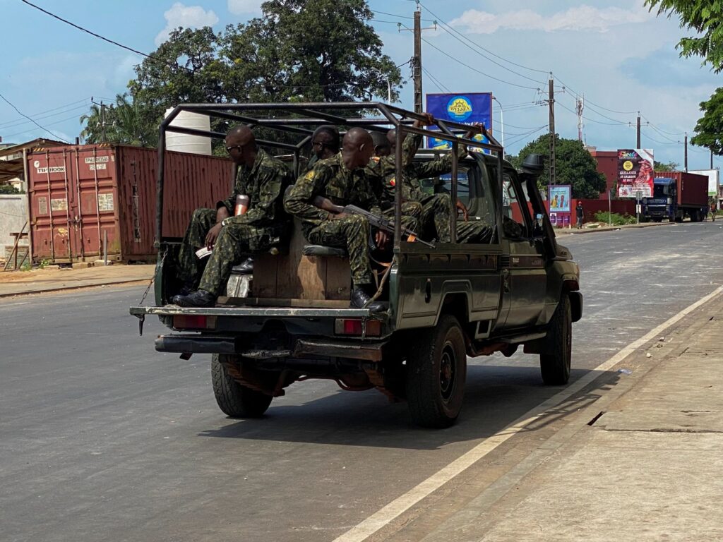 Military leaders dissolve government in Guinea | Military News