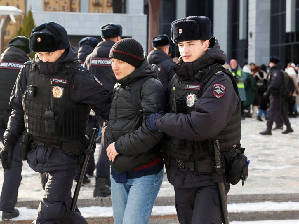 People detained at Russia protest calling for troops to return from Ukraine | Russia-Ukraine war News