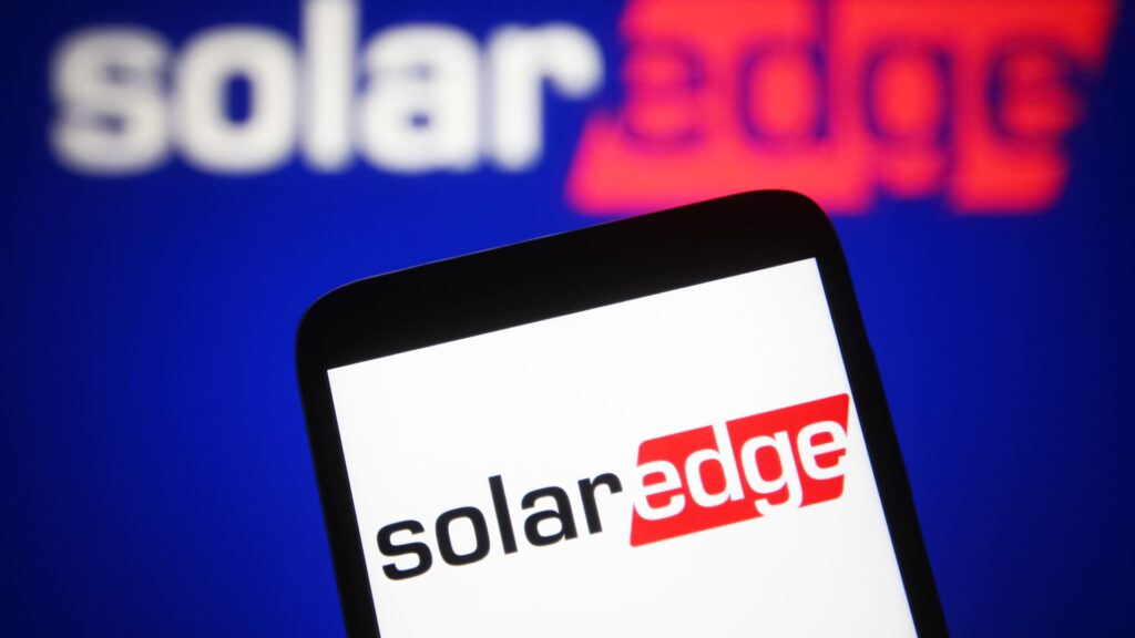 SolarEdge tumbles on weak first quarter guidance