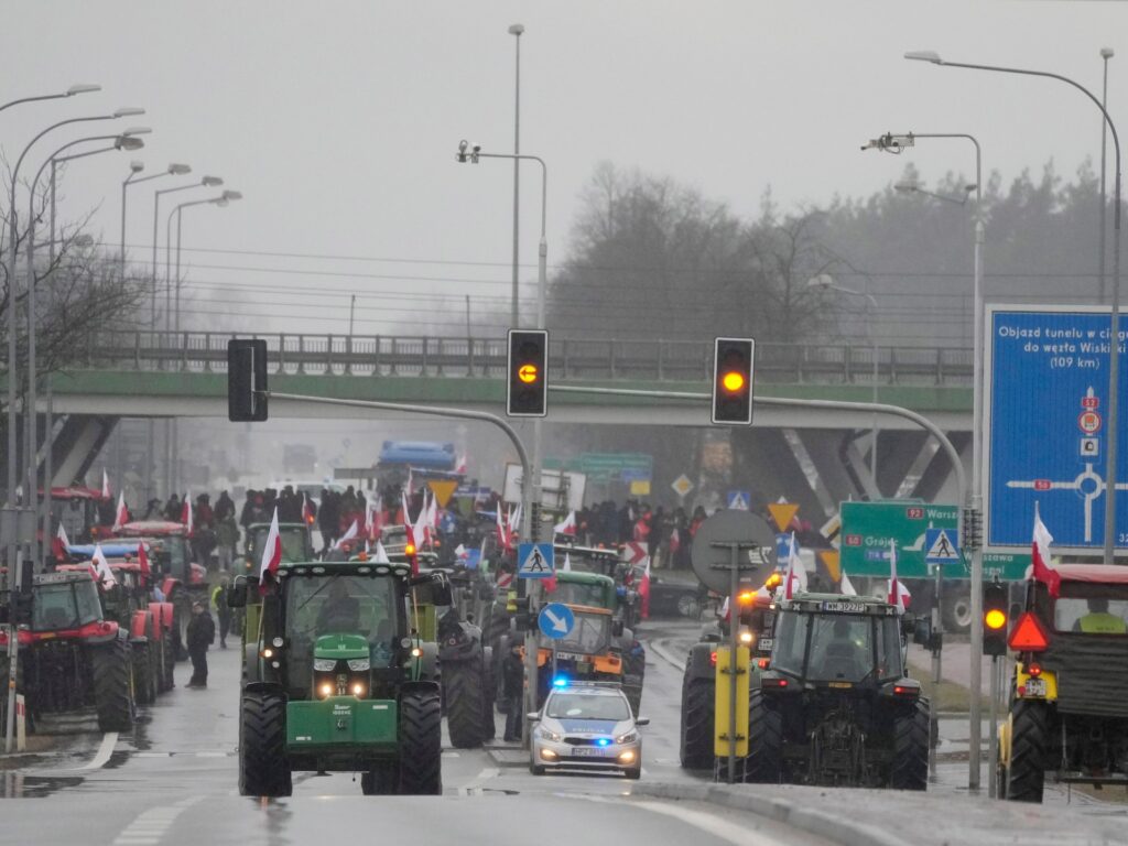 Zelenskyy invites Poland’s leaders to border to resolve farmers’ protests | Russia-Ukraine war News