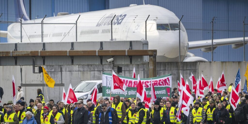 Lufthansa cabin crew set to strike, adding to German carrier's woes