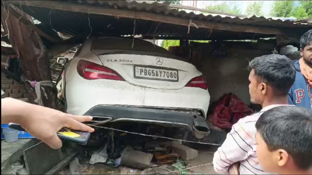 The victim was sleeping inside his roadside shop. (Photo: Screengrab/India Today)