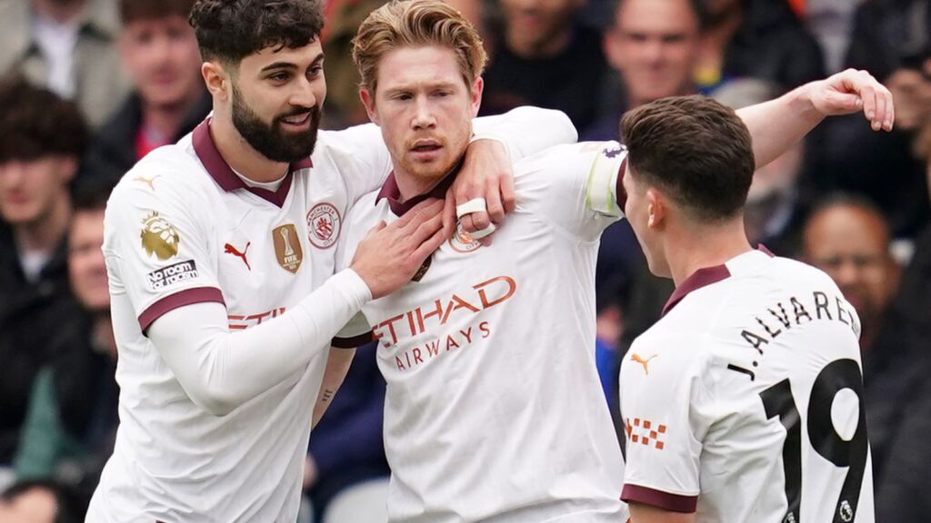 Manchester City's Kevin De Bruyne (centre) celebrates with Josko Gvardiol (left) and Julian Alvarez after scoring their equaliser