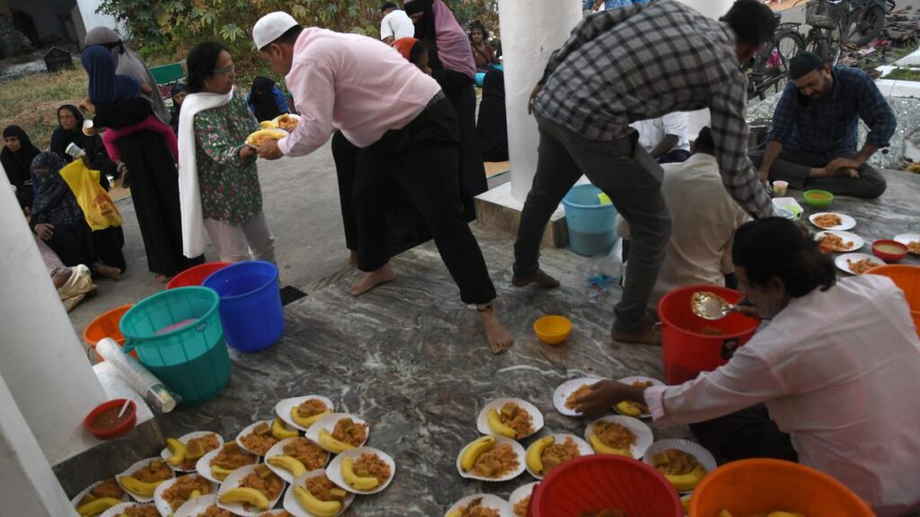 For 40 years, Sindhis have been serving iftar food at this Chennai mosque