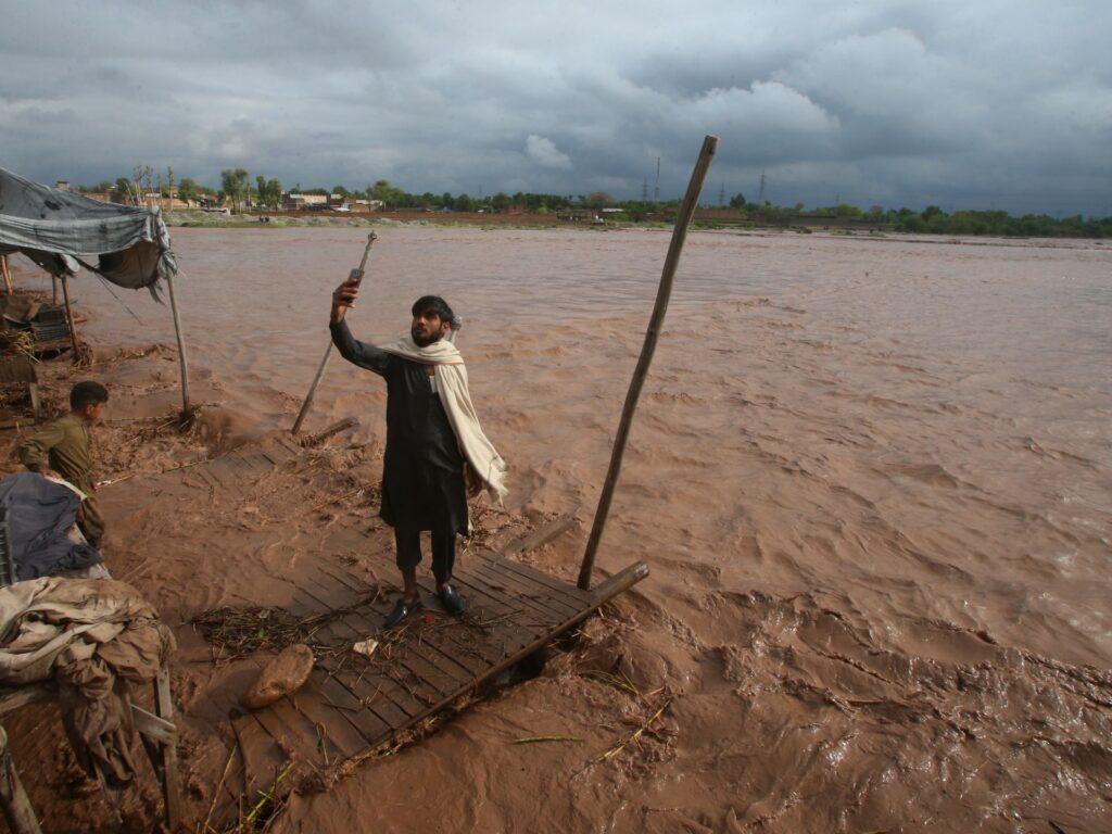 Heavy rains, lightning in Pakistan kill at least 50 people | Floods News