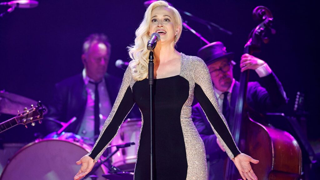 Kellie Pickler Returns to the Stage for First Time Since Husband Kyle Jacob's Death