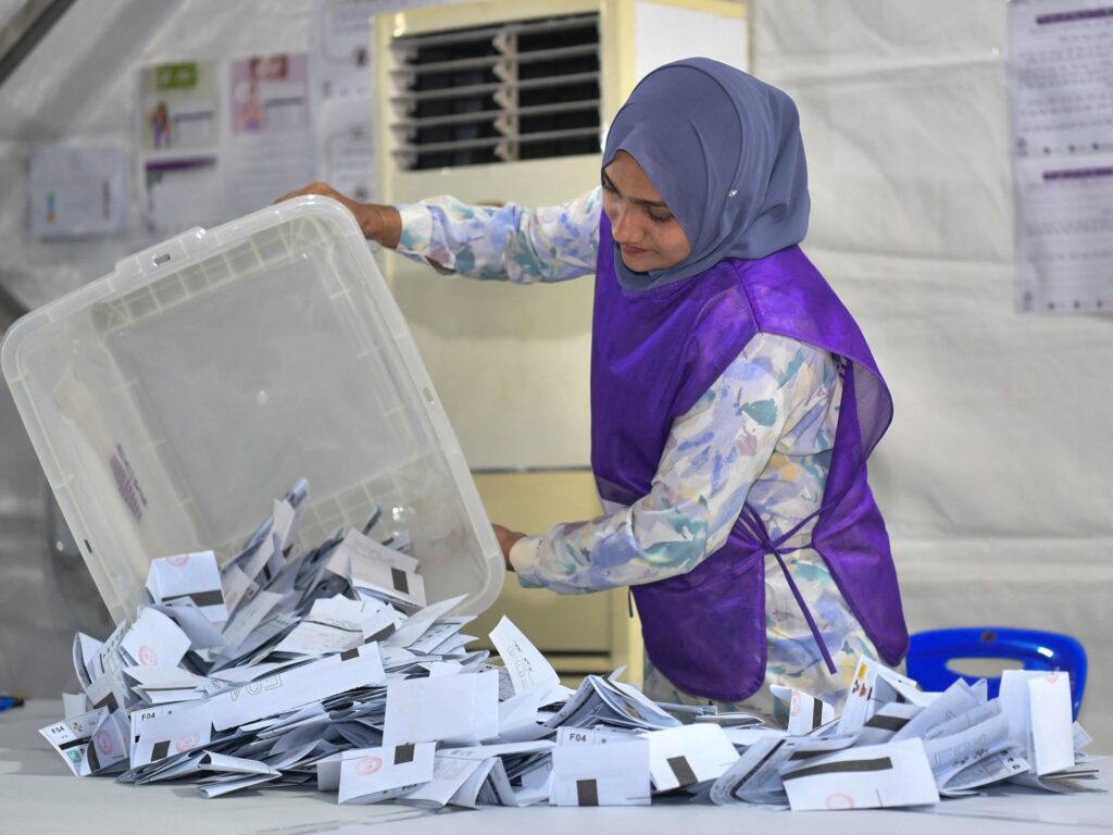 Pro-China party on course for landslide victory in Maldives election | Elections News