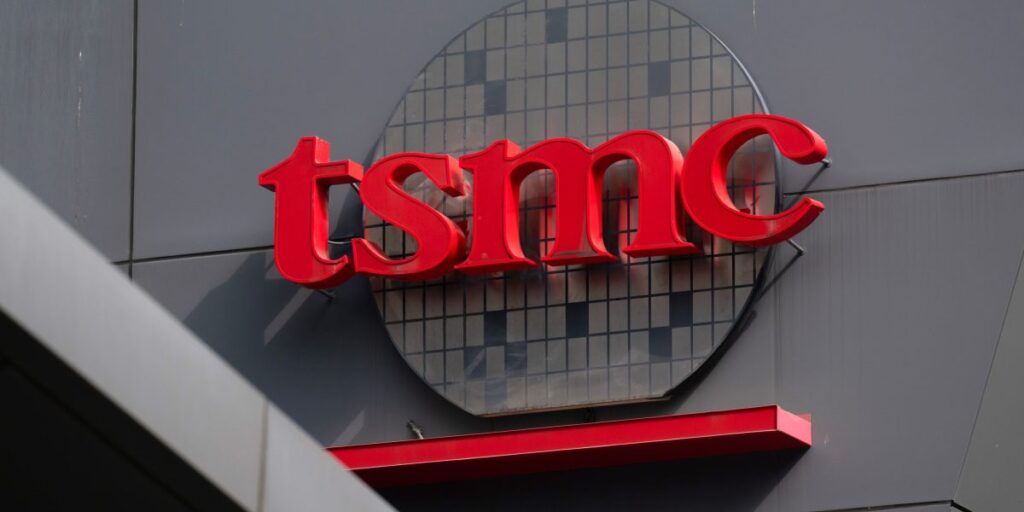 TSMC evacuates staff, pauses machinery after Taiwan quake