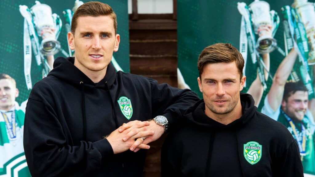 Paul Hanlon (L) and Lewis Stevenson